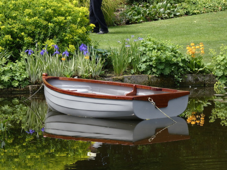 August day trips from London: a rowing boat tied up at the edge of a pond