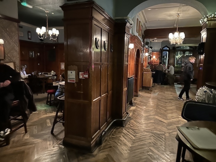 Balham Bowls Club interior