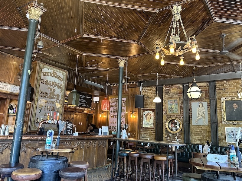 Inside the Cat and Mutton