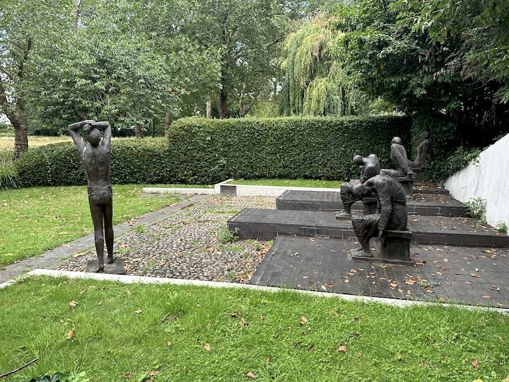 Figures in the gladstone park memorial