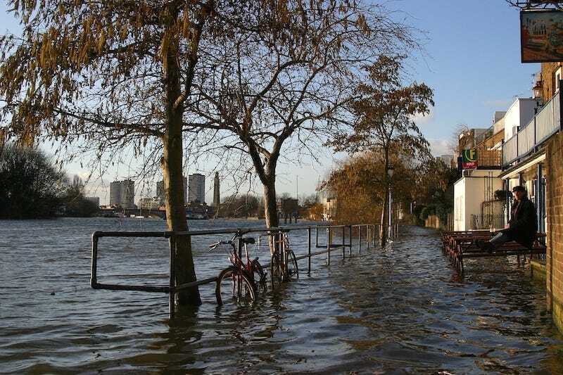 High tide at Strand-on-the-green london
