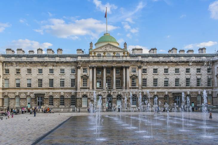 Play fountains London: fountains shooting up in the courtyard at Somerset House