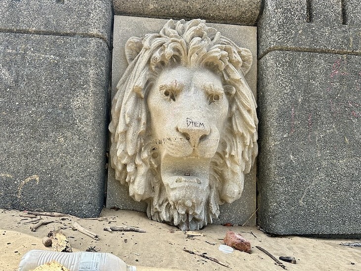 A lion at vauxhall