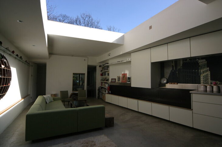 A room with a retractable roof