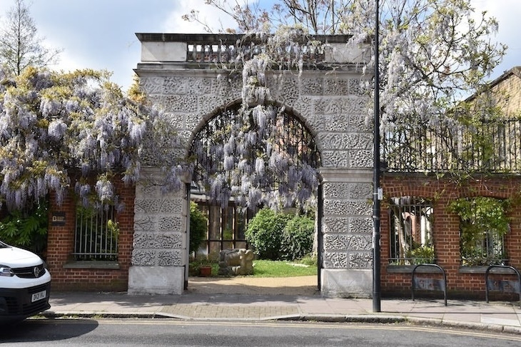An old gateway