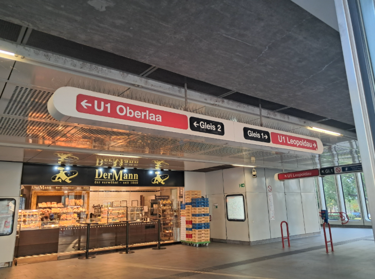 Station signage pointing to Oberlaa on one platform and Leopoldau on the other platform