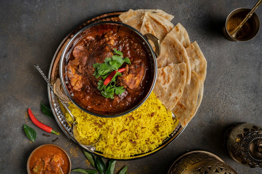 A curry with rice and bread