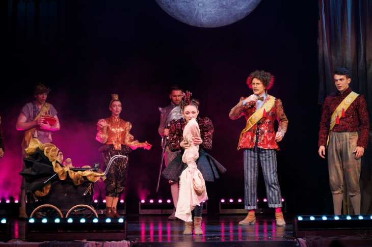 October half term 2025 events London: performers on stage in the middle of a show