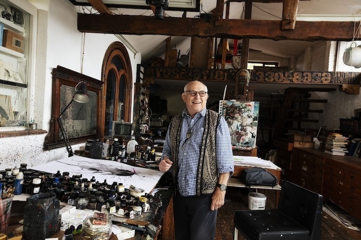 Ralph Steadman in his studio
