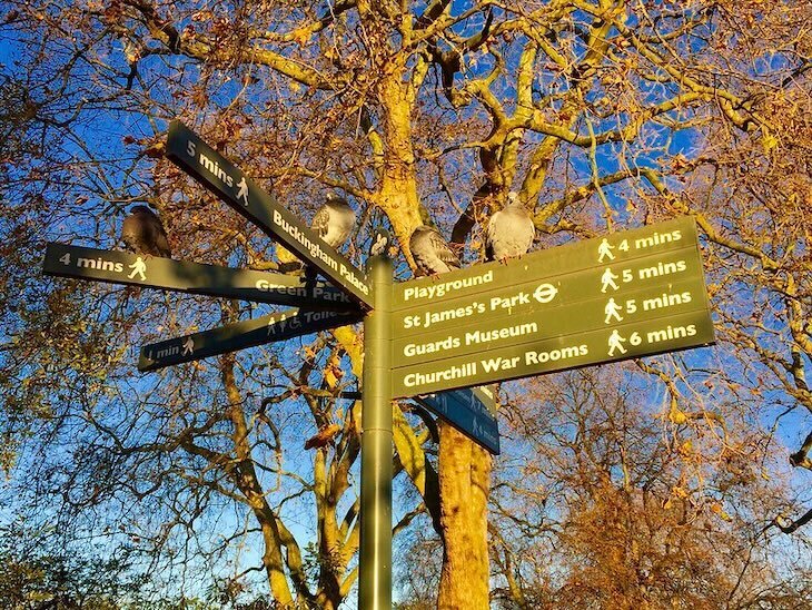 Direction sign in St James's Park
