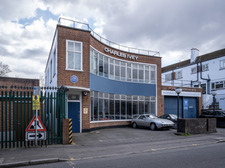 A curved, glazed garage