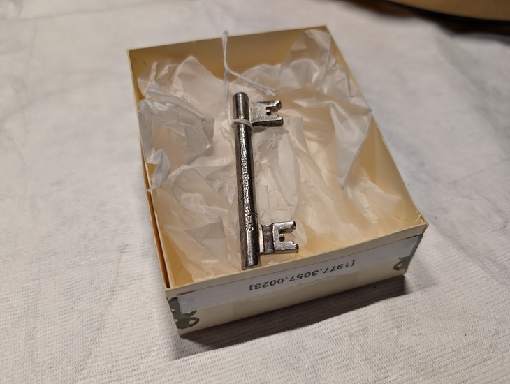 A double-ended key