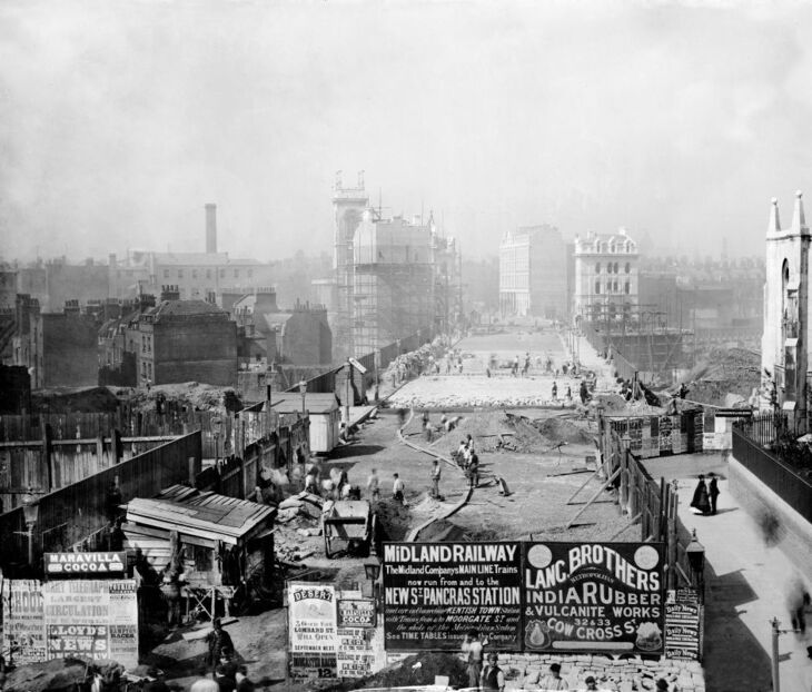 Holborn Viaduct being built