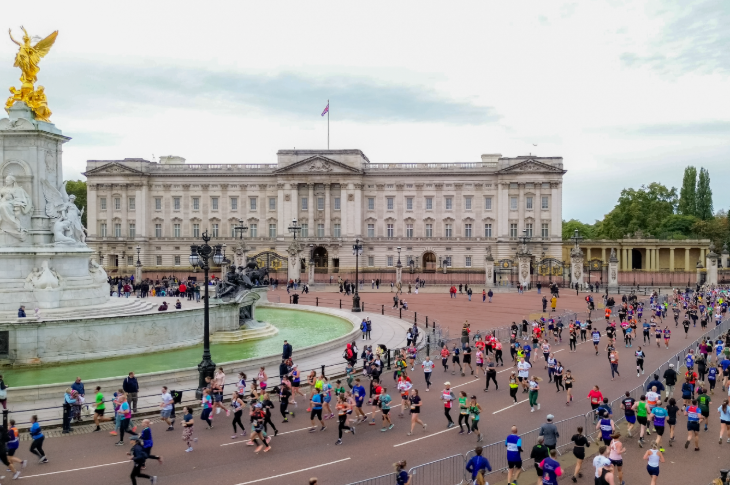 Things to do in London today: runners running past Buckingham Palace