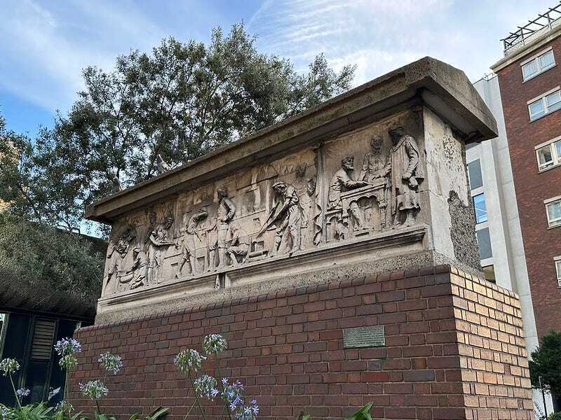 Memorial to gold-refiners, barbican