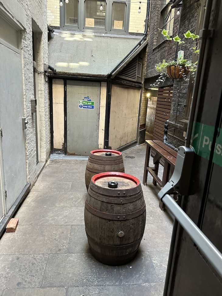 Beer garden at ye olde cheshire cheese