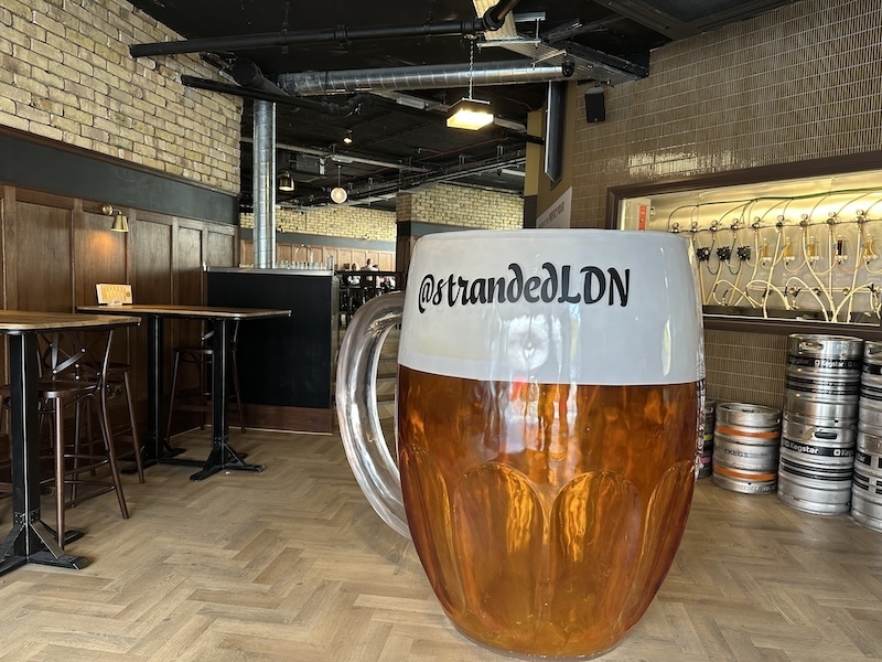 The Stranded Bar, Strand