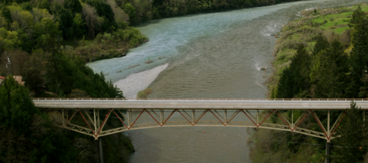 Things to do in London this weekend: a photograph of a bridge over a river