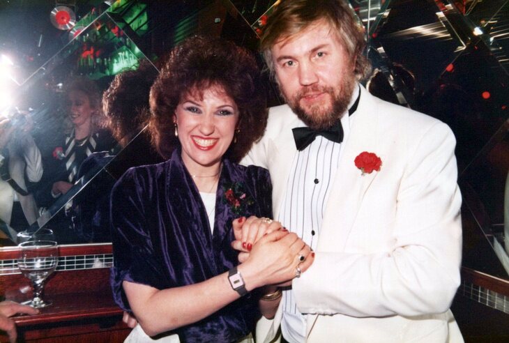 Kenny with Anita Dobson.