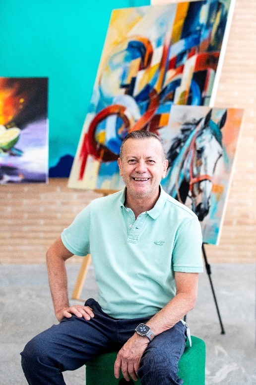 The artist with canvases