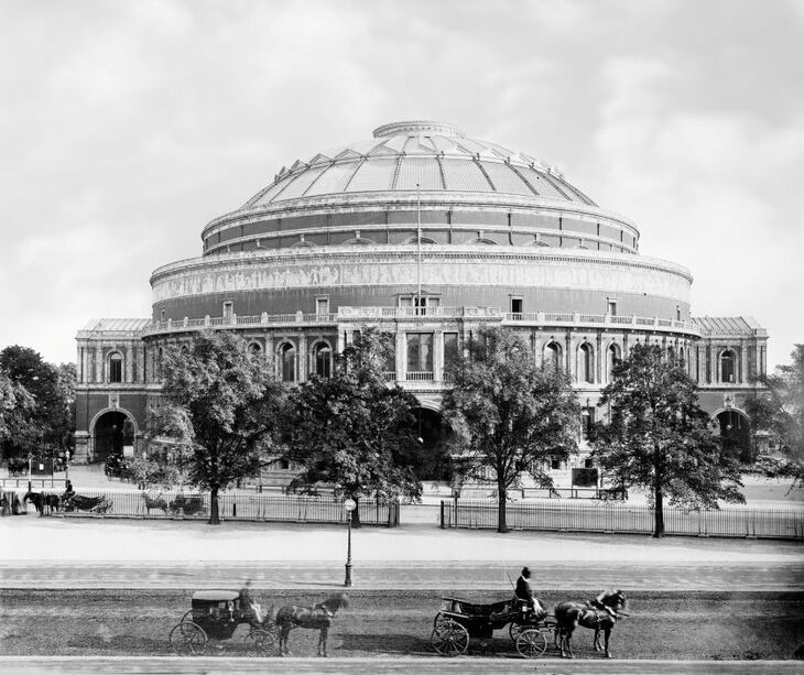 The Albert Hall with horses and traps outside it