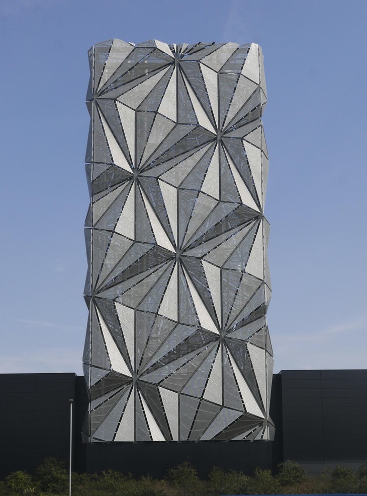A silver vent decorated with angular shapes