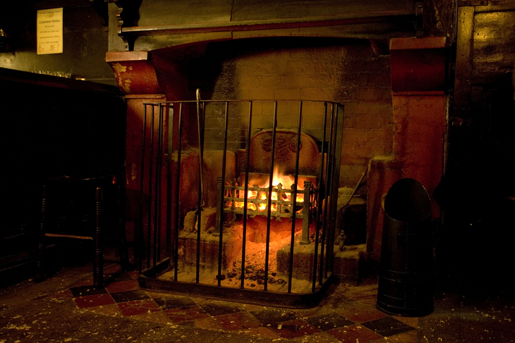 The fireplace in the Cheshire Cheese