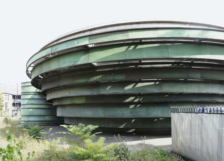 A green, circular vent