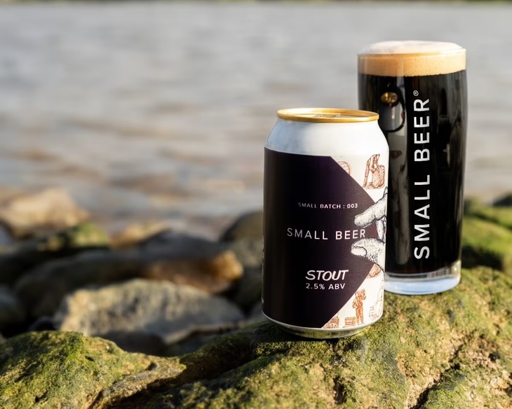 A can and a pint of Small beer stout