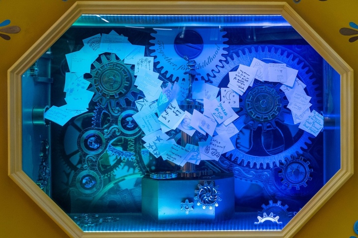Cogs and letters in the tree