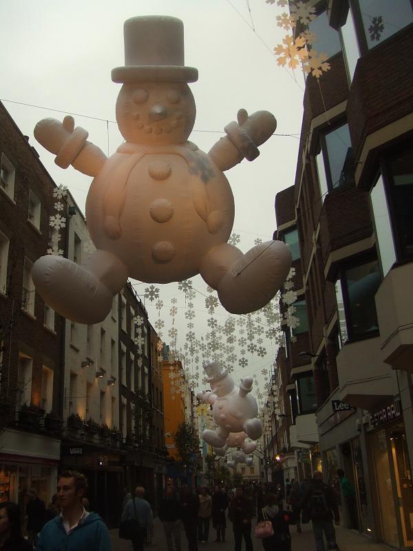 Carnaby Street's giant snowmen