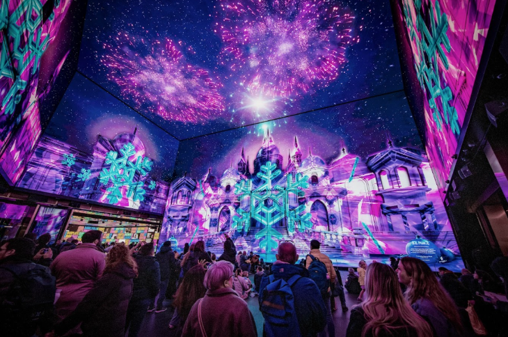 Free budget things to do in London at Christmas 2025: people watching an ice-themed show on large screens inside Outernet