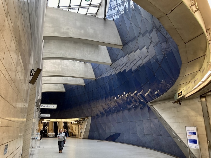 Lower concourse of southwark tube station