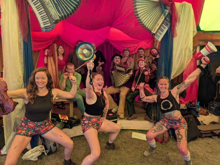 Things to do in London this weekend: three people in workout clothes posing in front of a ceilidh band