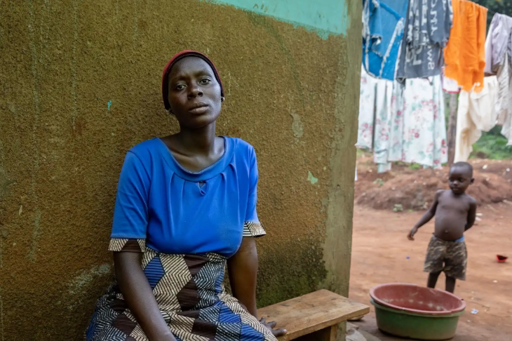 Things to do in London this weekend: a still from Death Sentence, featuring a woman sitting on a bench looking at a camera, and a toddler in the background