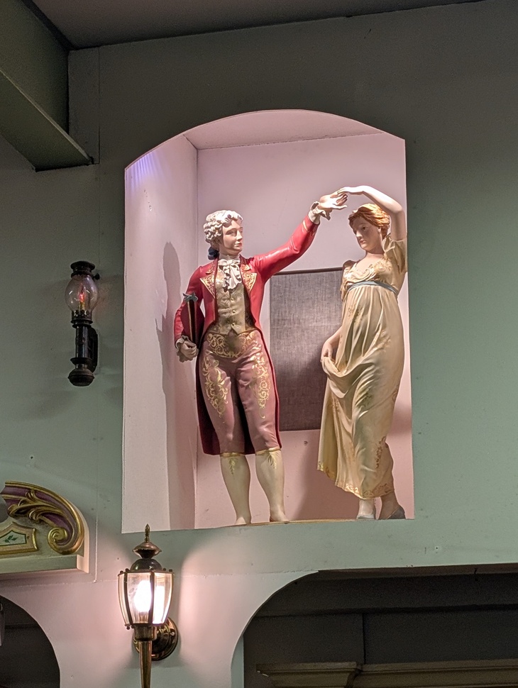 Waltzing statues