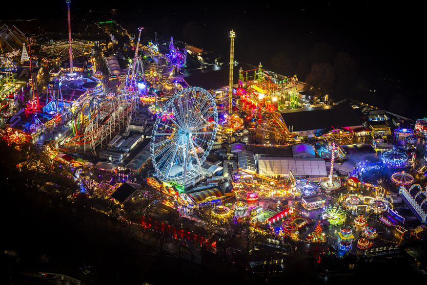 A Christmasy London from above at night