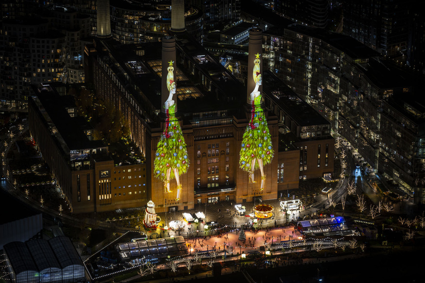 A Christmasy London from above at night