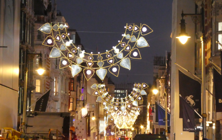 London Christmas lights 2025: Christmas lights in the shape of oversized necklaces above Bond Street
