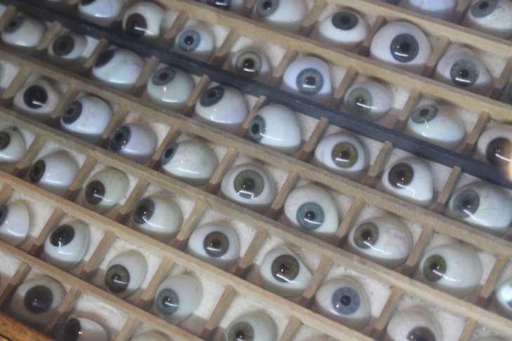 Free museum London: a box of fake eyes