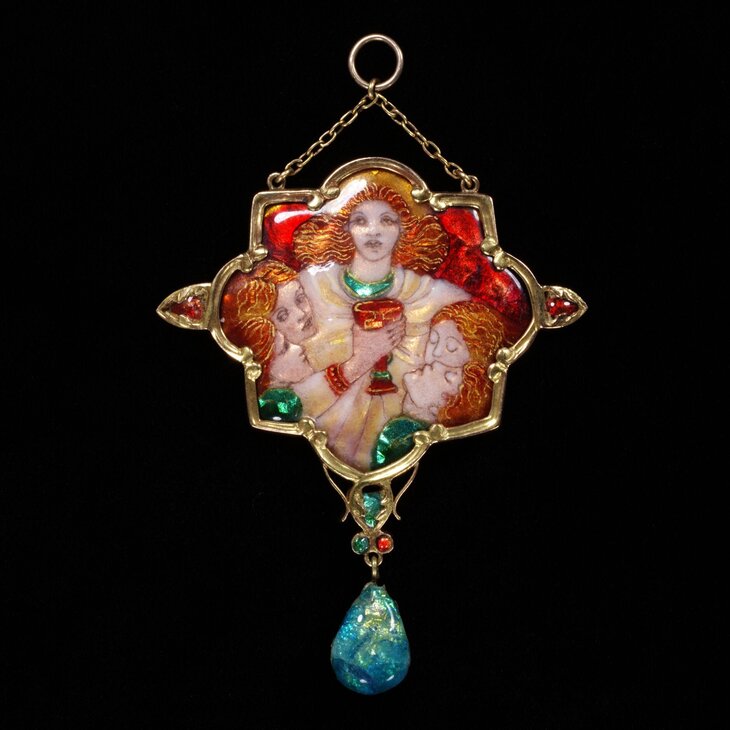 A bejewelled pendant