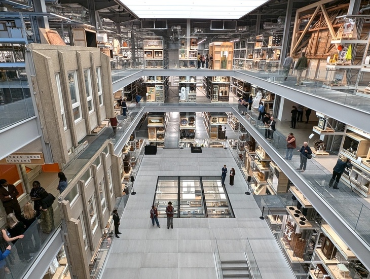 London's free museums: An overhead shot of the museum atrium