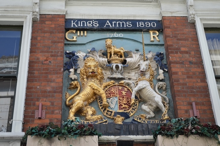 Kings Arms London Bridge royal coat of arms