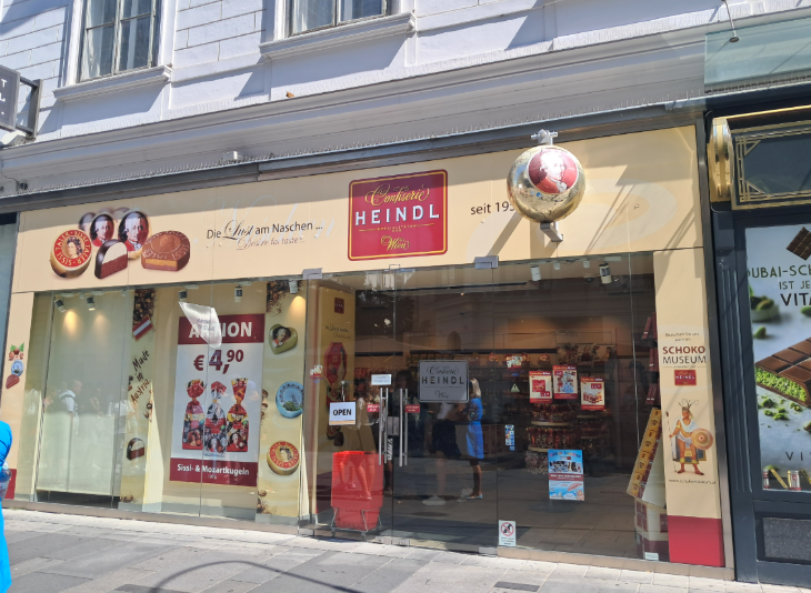 Tips for visiting Vienna: the exterior of a Confiserie Heindl chocolate shop 