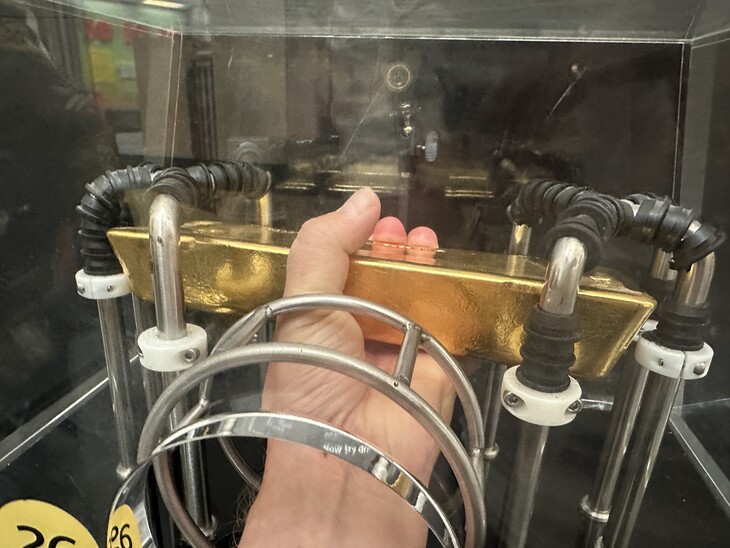 Free museums: attempting to lift a gold bar