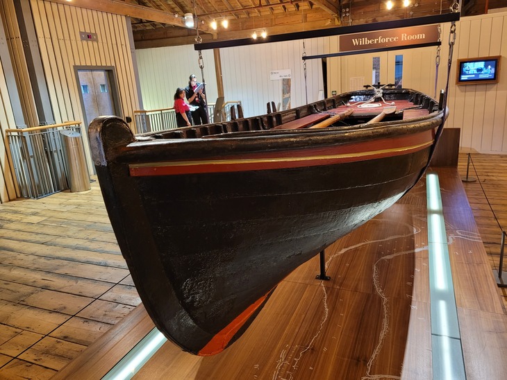 Free museums: a boat on display