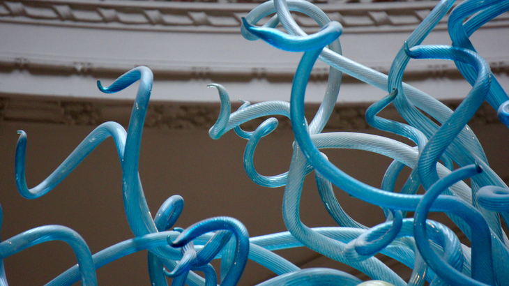 Free museums in London: curling blue glass chandelier