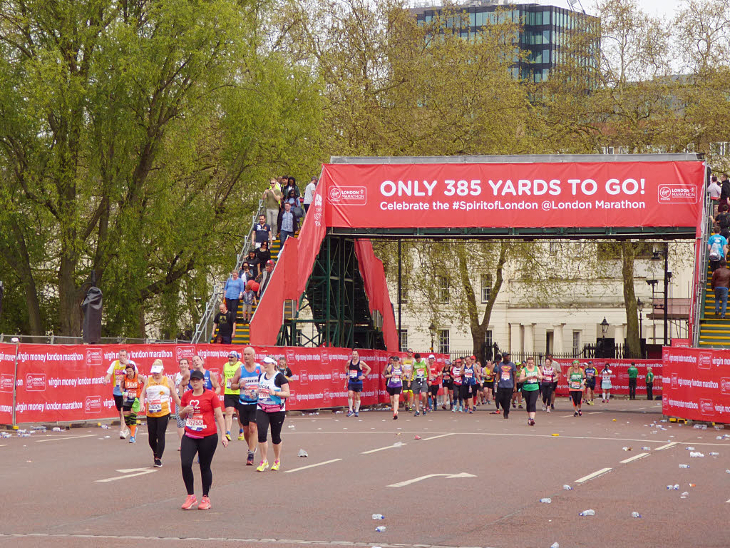 London Marathon 2026: Runners running beneath a sign saying 'Only 385 yards to go!'