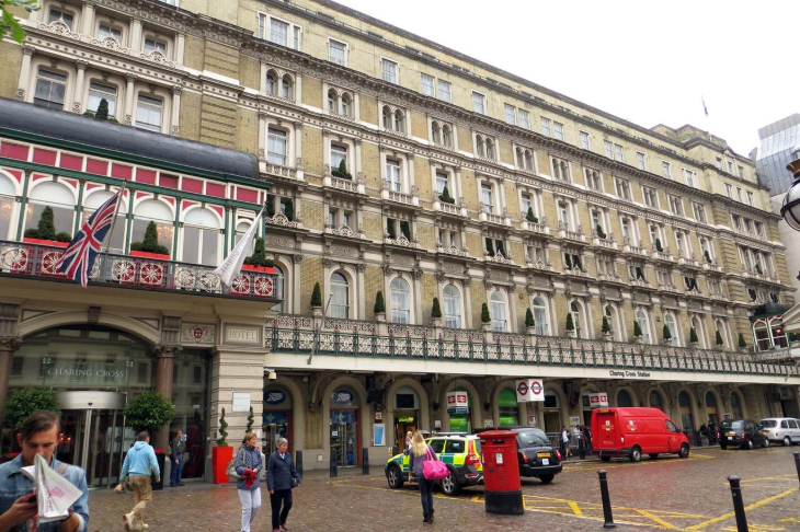 تاريخ محطة Charing Cross: الجزء الخارجي من محطة Charing Cross