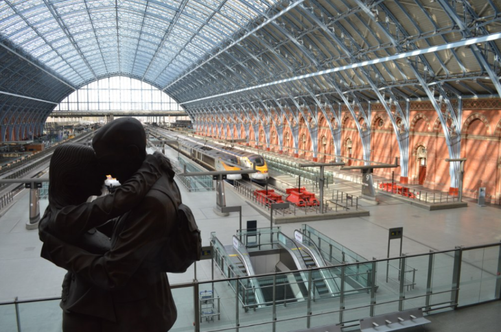 Free things to do: The Meeting Place statue in St Pancras station, depicting a man and woman embracing